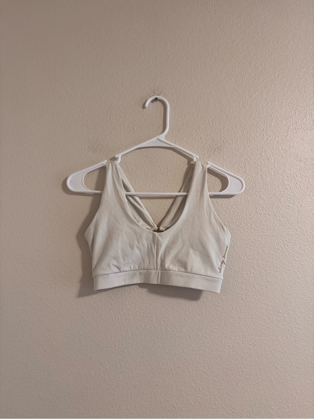Gymshark Cream V‑Neck Seamless Sports Bra